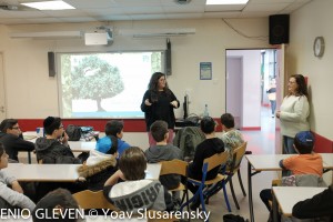 Cordialement, Yoav Slusarensky -- Yoav Slusarensky Chargé des nouvelles technologies Collège lycée Georges Leven 30 bd Carnot 75012 PARIS Tél. : +33 1 44 73 80 60 Fax : +33 1 44 73 80 61